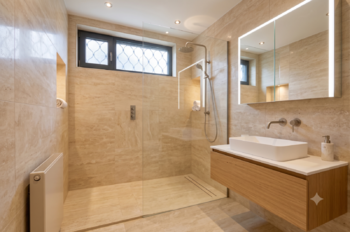 VIZUALIZACE - koupelna 1NP - Prodej domu 240 m², Praha 10 - Dubeč