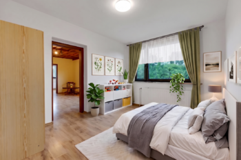 VIZUALIZACE - ložnice 2NP - Prodej domu 240 m², Praha 10 - Dubeč
