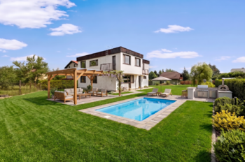 VIZUALIZACE zahrada s bazénem - Prodej domu 240 m², Praha 10 - Dubeč