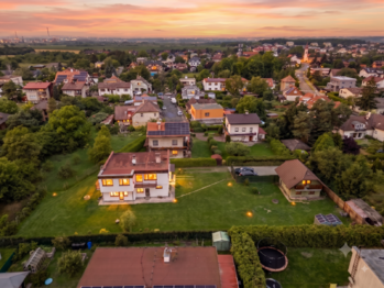 VIZUALIZACE - západ slunce - Prodej domu 240 m², Praha 10 - Dubeč