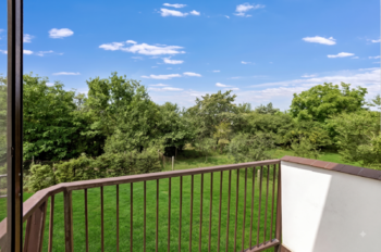pohled z balkonu - Prodej domu 240 m², Praha 10 - Dubeč