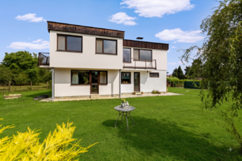 RD boční pohled - Prodej domu 240 m², Praha 10 - Dubeč