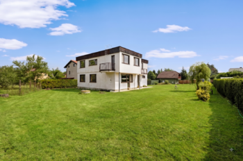 RD pohled ze zahrady - Prodej domu 240 m², Praha 10 - Dubeč