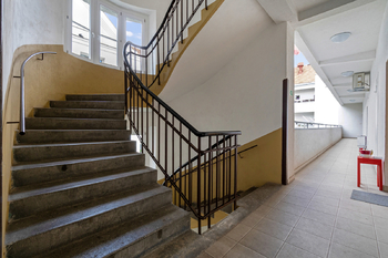 společné prostory - Pronájem bytu 2+kk v osobním vlastnictví 57 m², Praha 3 - Žižkov