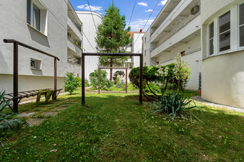 vnitroblok - Pronájem bytu 2+kk v osobním vlastnictví 57 m², Praha 3 - Žižkov