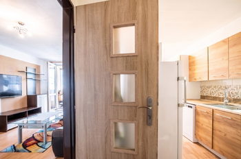 vstup do kuchyně a obývacího pokoje - Prodej bytu 3+1 v osobním vlastnictví 63 m², Žatec