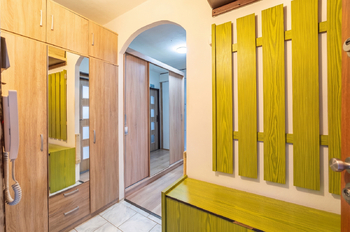 vstup do bytu - Prodej bytu 3+1 v osobním vlastnictví 63 m², Žatec