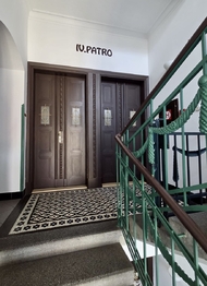 Dveře do bytu - Pronájem bytu 1+1 v osobním vlastnictví 62 m², Praha 2 - Vinohrady