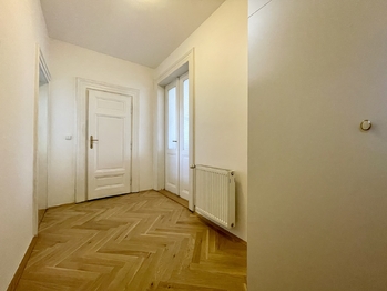 Předsíň - Pronájem bytu 1+1 v osobním vlastnictví 62 m², Praha 2 - Vinohrady