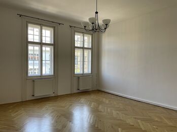 Obývací pokoj - Pronájem bytu 1+1 v osobním vlastnictví 62 m², Praha 2 - Vinohrady
