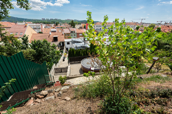 Rodinný dům Rotalova, Brno, se 3 bytovými jednotkami a zahradou - Prodej domu 208 m², Brno