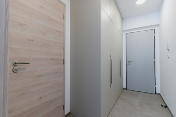 Pronájem bytu 1+kk v osobním vlastnictví 48 m², Praha 9 - Libeň