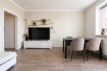 Obývací pokoj - Pronájem bytu 3+kk v osobním vlastnictví 83 m², Praha 9 - Letňany