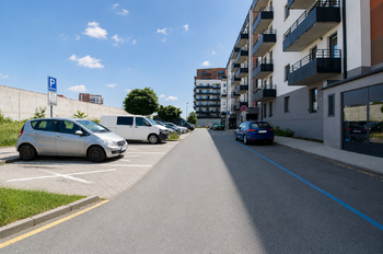 Okolí bytového domu - Pronájem bytu 3+kk v osobním vlastnictví 83 m², Praha 9 - Letňany