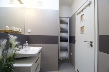 Koupelna - Pronájem bytu 3+kk v osobním vlastnictví 83 m², Praha 9 - Letňany
