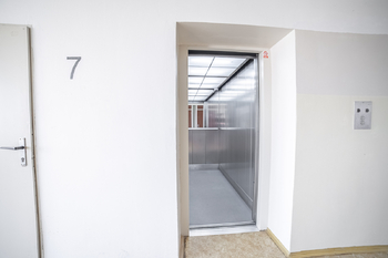 Prodej bytu 1+kk v osobním vlastnictví 27 m², Praha 4 - Háje