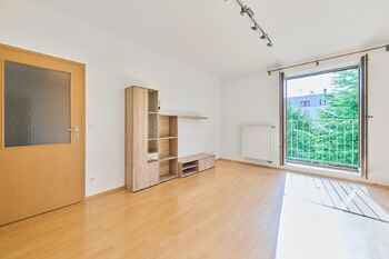 obývací pokoj  - Pronájem bytu 2+kk v osobním vlastnictví 46 m², Zbuzany