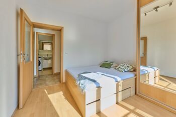 ložnice - Pronájem bytu 2+kk v osobním vlastnictví 46 m², Zbuzany