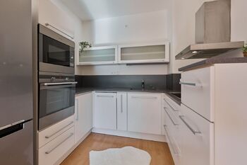 kuchyňská linka se spotřebiči - Pronájem bytu 2+kk v osobním vlastnictví 46 m², Zbuzany