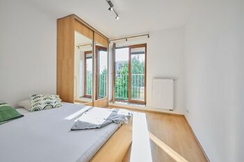 ložnice s vestavěnou skříní - Pronájem bytu 2+kk v osobním vlastnictví 46 m², Zbuzany 