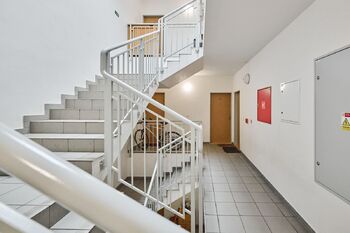 společné prostory - Pronájem bytu 2+kk v osobním vlastnictví 46 m², Zbuzany