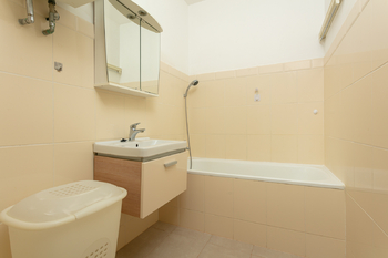 Pronájem bytu 1+kk v osobním vlastnictví 33 m², Praha 8 - Kobylisy