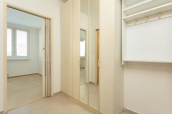 Pronájem bytu 1+kk v osobním vlastnictví 33 m², Praha 8 - Kobylisy