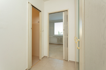 Pronájem bytu 1+kk v osobním vlastnictví 33 m², Praha 8 - Kobylisy