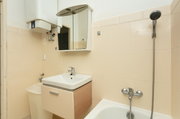 Pronájem bytu 1+kk v osobním vlastnictví 33 m², Praha 8 - Kobylisy