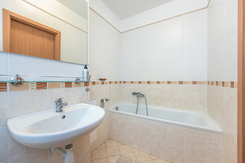 Prodej bytu 2+kk v osobním vlastnictví 37222 m², Praha 5 - Hlubočepy