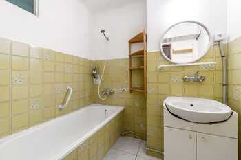koupelna - Pronájem bytu 3+1 v družstevním vlastnictví 82 m², Zeleneč