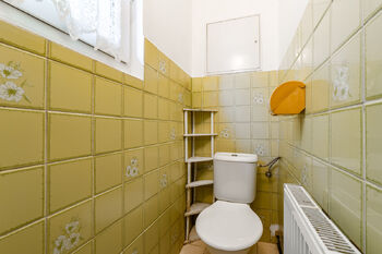 WC - Pronájem bytu 3+1 v družstevním vlastnictví 82 m², Zeleneč