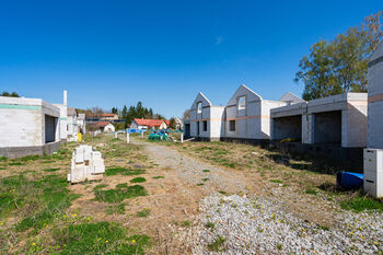 Výstavba rodinných domů, Pětihosty, Praha-východ, Středočeský kraj - Prodej pozemku 7643 m², Pětihosty