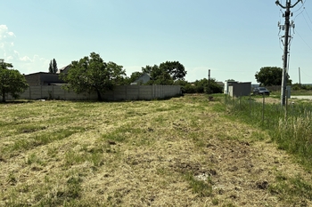 Prodej pozemku 1477 m², Krakovany