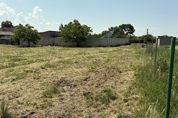 Prodej pozemku 1477 m², Krakovany