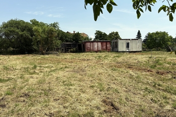 Prodej pozemku 1477 m², Krakovany