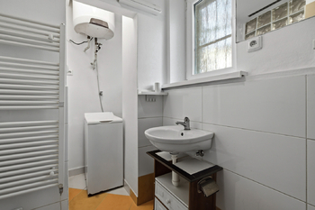 Kouplna s toaletou - Prodej bytu 1+kk v družstevním vlastnictví 25 m², Praha 4 - Podolí