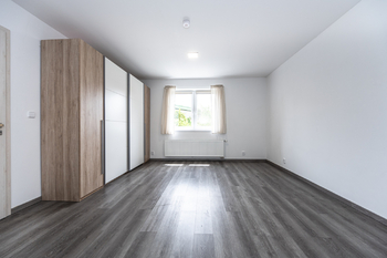 Pronájem domu 120 m², Praha 10 - Strašnice