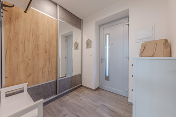 Vstupní chodba - Prodej bytu 3+kk v osobním vlastnictví 76 m², Šumperk