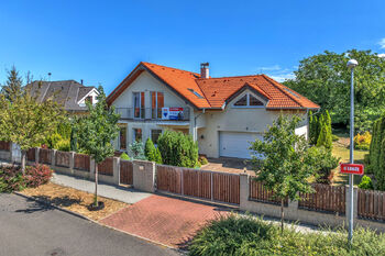 Prodej domu 191 m², Zdiby