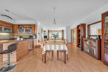 Prodej domu 191 m², Zdiby