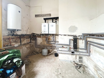 Prodej nájemního (činžovního) domu 2120 m², Praha 8 - Ďáblice