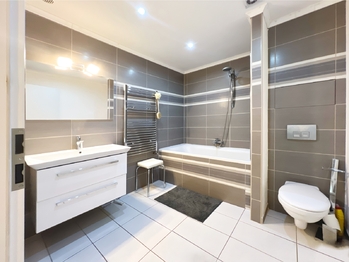 Prodej nájemního (činžovního) domu 2120 m², Praha 8 - Ďáblice