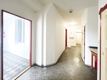 Prodej nájemního (činžovního) domu 2120 m², Praha 8 - Ďáblice