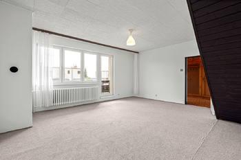 Obývací pokoj - Prodej domu 220 m², Praha 9 - Horní Počernice