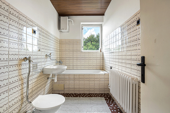 Koupelna - Prodej domu 220 m², Praha 9 - Horní Počernice