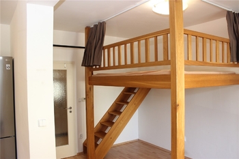 Obývací pokoj - Pronájem bytu 1+kk v osobním vlastnictví 39 m², Černošice