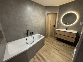 koupelna - Pronájem bytu 4+kk v osobním vlastnictví 83 m², Bdeněves