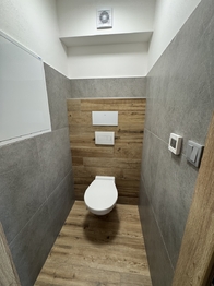 samostatné WC - Pronájem bytu 4+kk v osobním vlastnictví 83 m², Bdeněves
