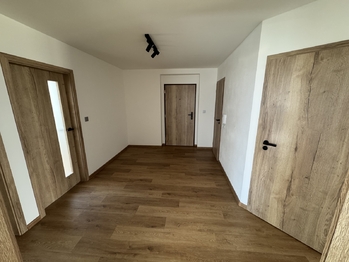 předsíň - Pronájem bytu 4+kk v osobním vlastnictví 83 m², Bdeněves